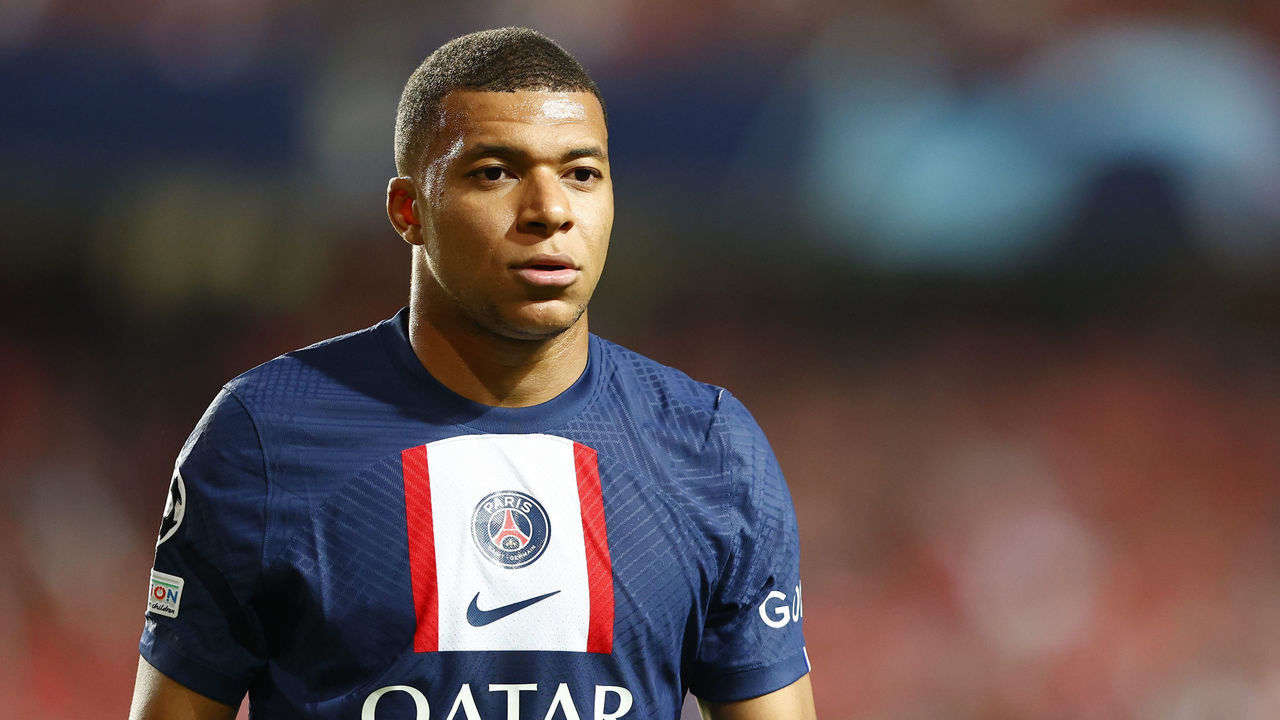 LISBON, PORTUGAL - OCTOBER 05: Kylian Mbappe of Paris Saint-Germain looks on during the UEFA Champions League group H match between SL Benfica and Paris Saint-Germain at Estadio do Sport Lisboa e Benfica on October 5, 2022 in Lisbon, Portugal.