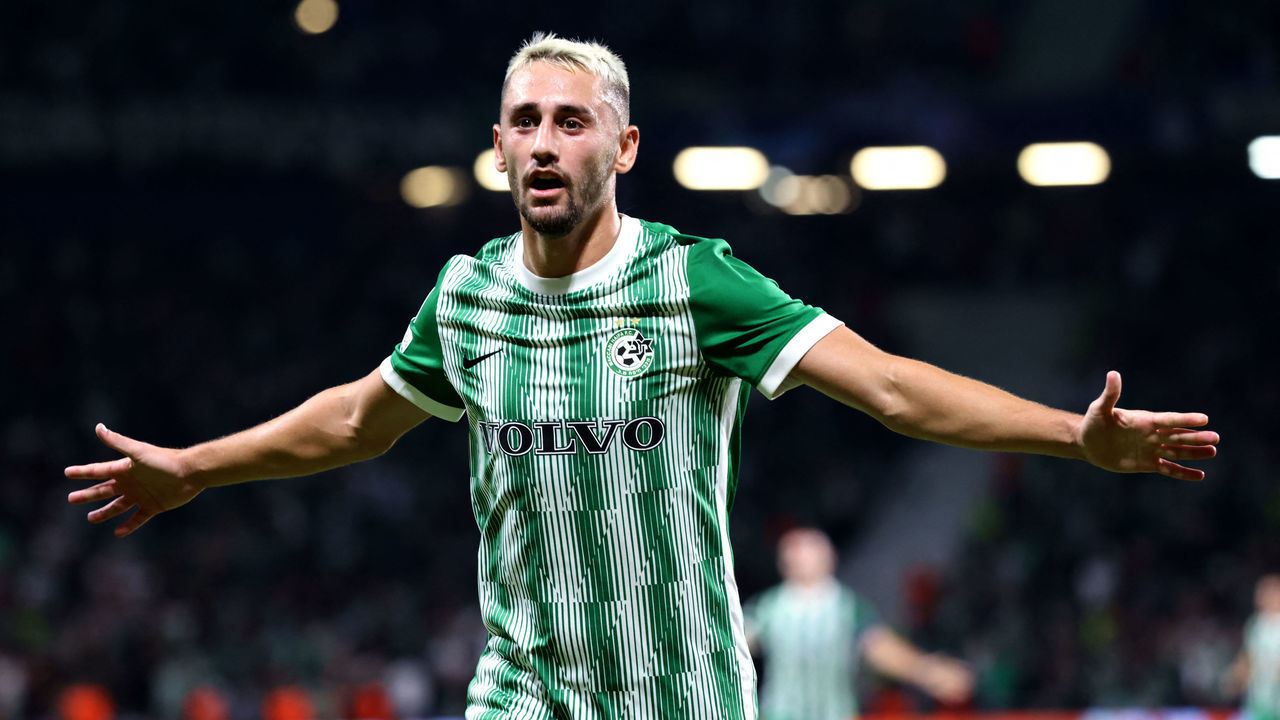 Maccabi Haifa's Israeli midfielder Omer Atzili celebrates his goal during the UEFA Champions League group H football match between Israel's Maccabi Haifa and Italy's Juventus at the Sammy Ofer stadium in the city of Haifa on October 11, 2022.