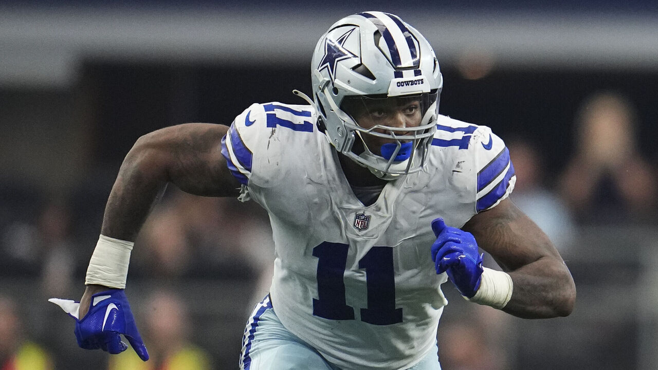 ARLINGTON, TX - OCTOBER 02: Micah Parsons #11 of the Dallas Cowboys defends against the Washington Commanders at AT&T Stadium on October 2, 2022 in Arlington, Texas.