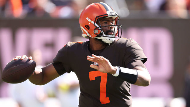 CLEVELAND, OHIO - OCTOBER 09: Jacoby Brissett #7 of the Cleveland Browns plays against the Los Angeles Chargers at FirstEnergy Stadium on October 09, 2022 in Cleveland, Ohio.