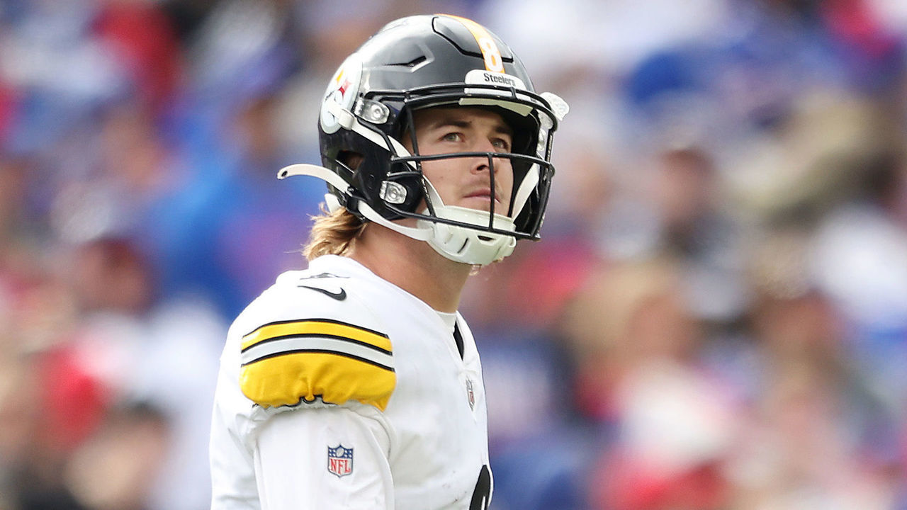 ORCHARD PARK, NEW YORK - OCTOBER 09: Kenny Pickett #8 of the Pittsburgh Steelers looks on against the Buffalo Bills during the third quarter at Highmark Stadium on October 09, 2022 in Orchard Park, New York.