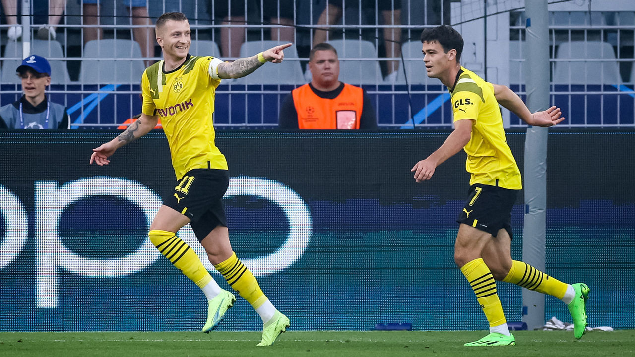 DORTMUND, GERMANY - SEPTEMBER 6: Marco Reus of Borussia Dortmund celebrates after scoring his sides first goal during the UEFA Champions League Group G match between Borussia Dortmund and FC Copenhagen at the Signal Iduna Park on September 6, 2022 in Dortmund, Germany