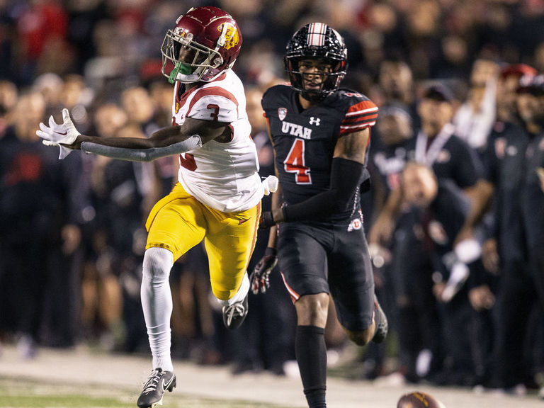 USC's Addison leaves loss to Utah with apparent leg injury | theScore.com