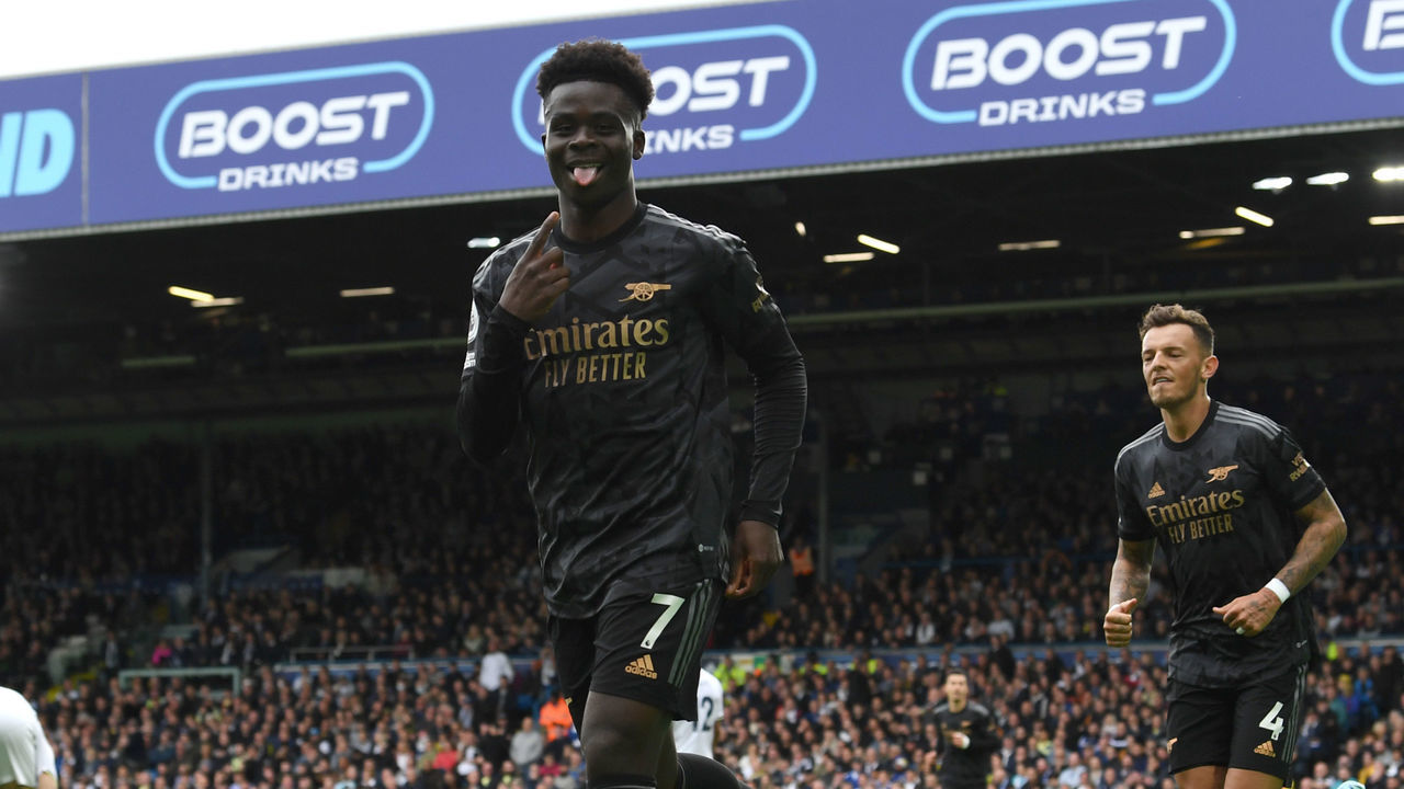 LEEDS, ENGLAND - OCTOBER 16: Bukayo Saka celebrates scoring a goal for Arsenal during the Premier League match between Leeds United and Arsenal FC at Elland Road on October 16, 2022 in Leeds, England.