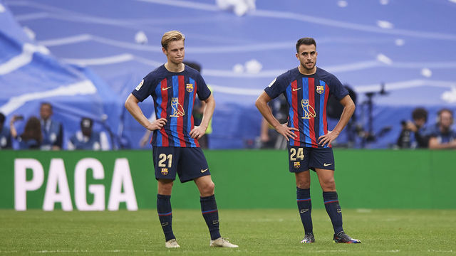MADRID, SPAIN - OCTOBER 16: Frenkie De Jong of FC Barcelona and Eric Garcia of FC Barcelona look dejected during the LaLiga Santander match between Real Madrid CF and FC Barcelona at Estadio Santiago Bernabeu on October 16, 2022 in Madrid, Spain.