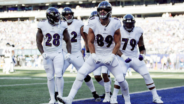 EAST RUTHERFORD, NEW JERSEY - OCTOBER 16: Mark Andrews #89 of the Baltimore Ravens celebrates with teammates after catching a pass for a touchdown during the fourth quarter against the New York Giants at MetLife Stadium on October 16, 2022 in East Rutherford, New Jersey.