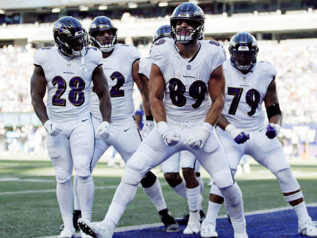 EAST RUTHERFORD, NEW JERSEY - OCTOBER 16: Mark Andrews #89 of the Baltimore Ravens celebrates with teammates after catching a pass for a touchdown during the fourth quarter against the New York Giants at MetLife Stadium on October 16, 2022 in East Rutherford, New Jersey.