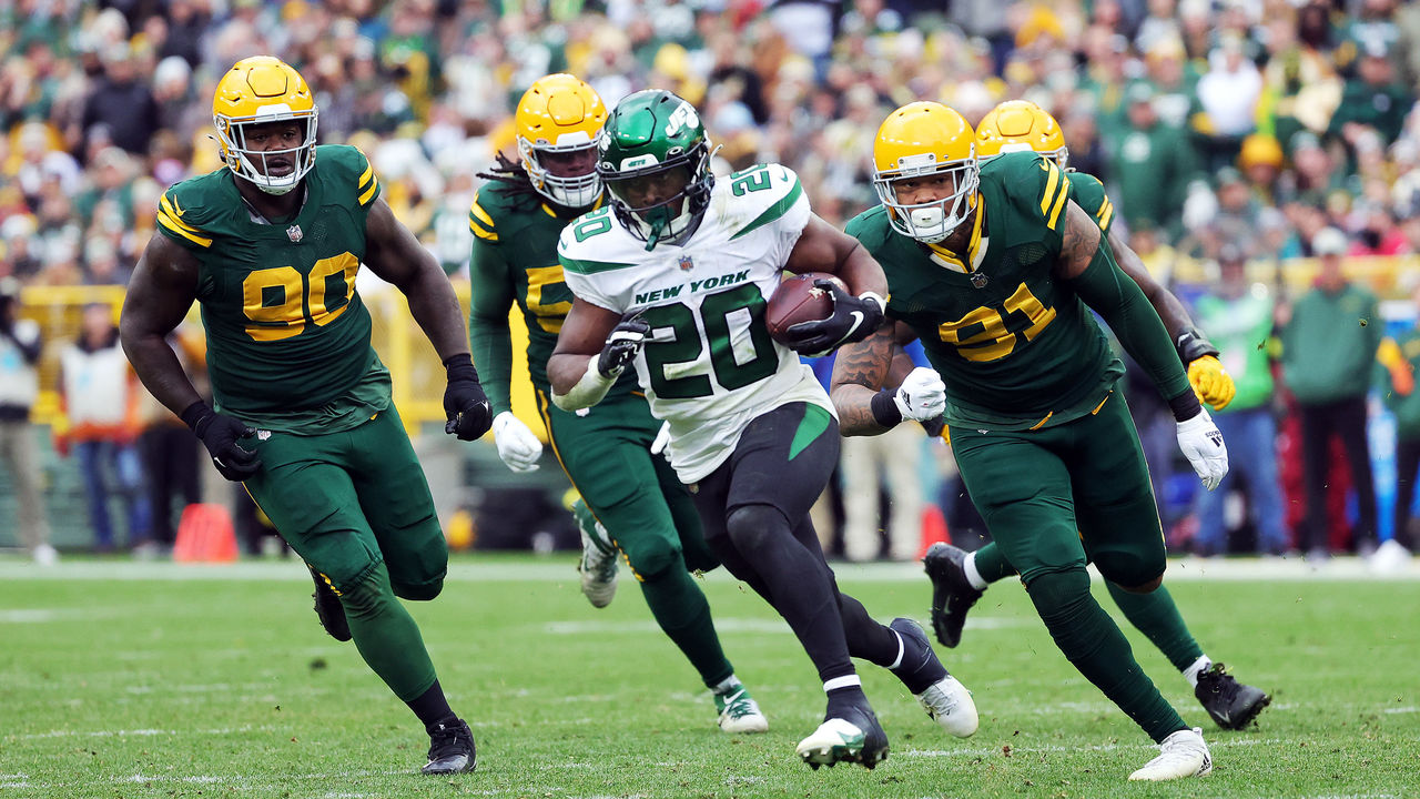 Say cheese: Jets' Sauce Gardner gets special piece of headgear after  beating Packers