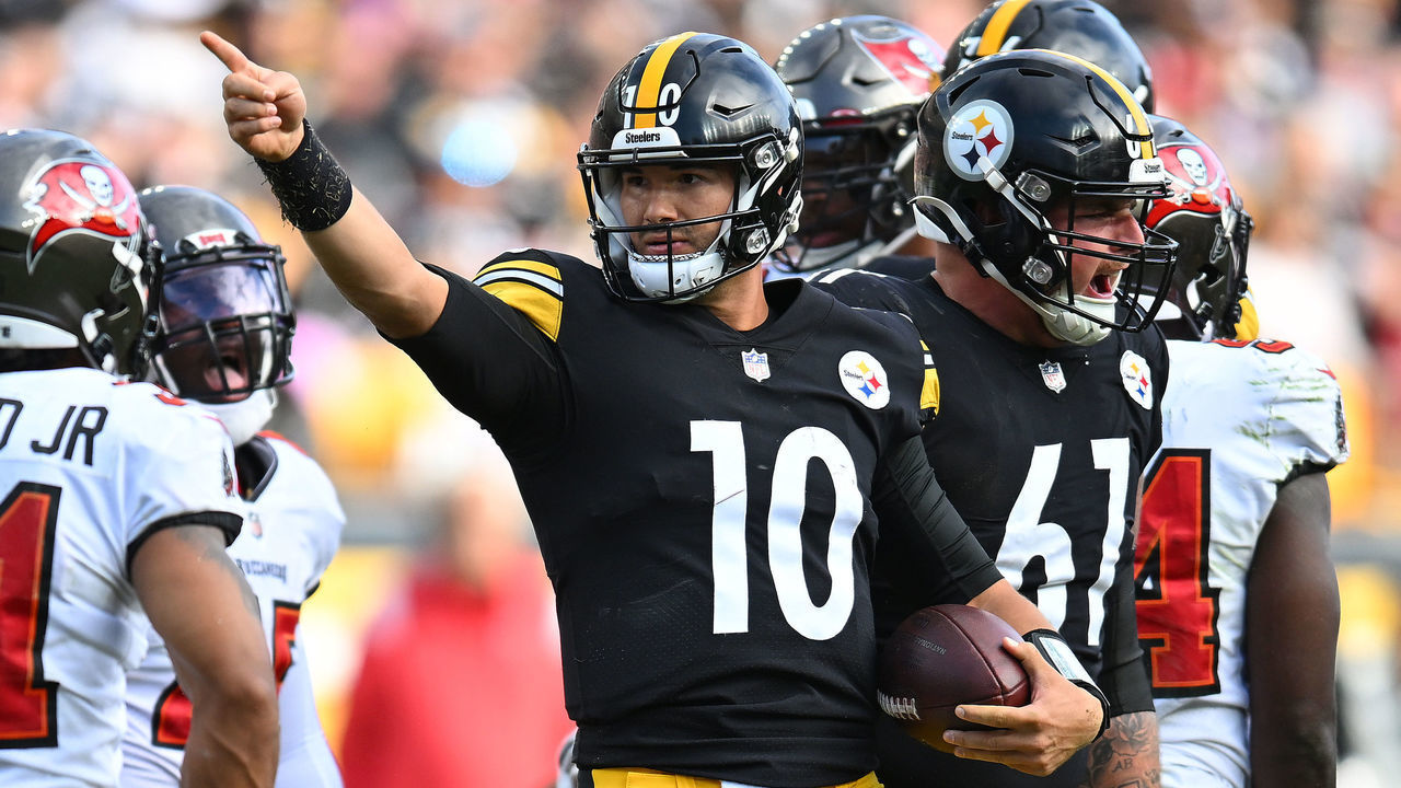 PITTSBURGH, PENNSYLVANIA - OCTOBER 16: Mitch Trubisky #10 of the Pittsburgh Steelers reacts after running the ball for a first down during the fourth quarter against the Tampa Bay Buccaneers at Acrisure Stadium on October 16, 2022 in Pittsburgh, Pennsylvania.