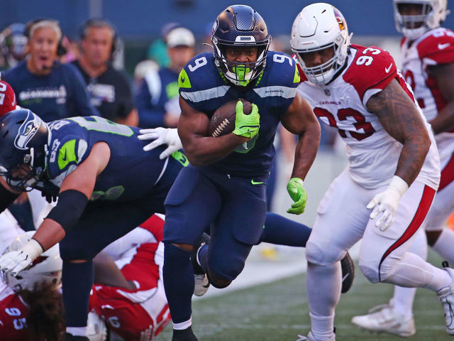 SEATTLE, WASHINGTON - OCTOBER 16: Kenneth Walker III #9 of the Seattle Seahawks runs against the Arizona Cardinals during the third quarter at Lumen Field on October 16, 2022 in Seattle, Washington.