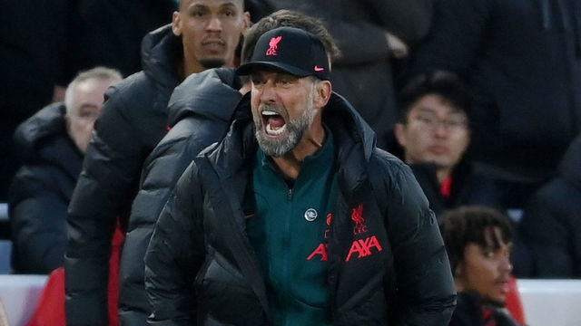 LIVERPOOL, ENGLAND - OCTOBER 16: Juergen Klopp, Manager of Liverpool shouts at linesman Gary Beswick during the Premier League match between Liverpool FC and Manchester City at Anfield on October 16, 2022 in Liverpool, England.
