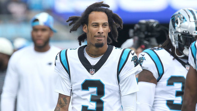 CHARLOTTE, NC - SEPTEMBER 11: Carolina Panthers wide receiver Robbie Anderson (3) during an NFL football game between the Cleveland Browns and the Carolina Panthers on September 11, 2022 at Bank of America Stadium in Charlotte, N.C.