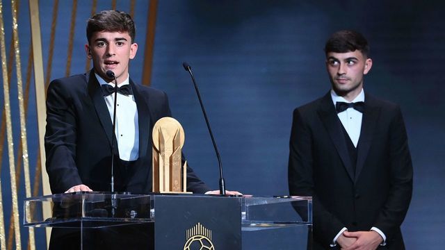 Barcelona's Spanish midfielder Gavi (L) poses with the Kopa Trophy for best under-21 player next to FC Barcelona's Spanish midfielder Pedri during the 2022 Ballon d'Or France Football award ceremony at the Theatre du Chatelet in Paris on October 17, 2022.