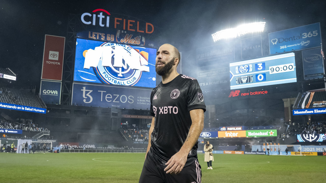 NEW YORK, NY - OCTOBER 17: Gonzalo Higuaín #10 of Inter Miami reacts to losing the Eastern Conference Round One match in the Audi 2022 MLS Cup Playoff against New York City FC and facing his last match of his career before retirement at Citi Field on October 17, 2022 in New York City.