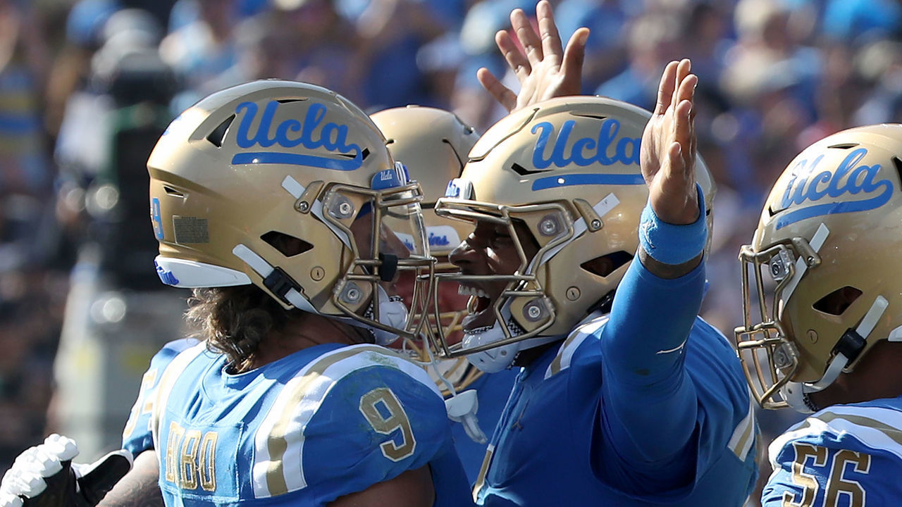 PASADENA, CALIF. - OPC T. 8, 2022. UCLA wide receiver Jake Bobo (7) and quarterback Dorian Thompson-Robinson (1) celebrate after hooking up on a touchdown pass play against Utah in the third quarter Saturday, Oct. 8, 2022, at the Rose Bowl in Pasadena. (Luis Sinco / Los Angeles Times via Getty Images)