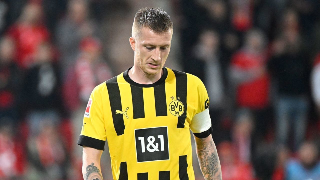 Dortmund's German forward Marco Reus reacts during the German first division Bundesliga football match between 1 FC Union Berlin and Borussia Dortmund in Berlin on October 16, 2022. - DFL REGULATIONS PROHIBIT ANY USE OF PHOTOGRAPHS AS IMAGE SEQUENCES AND/OR QUASI-VIDEO