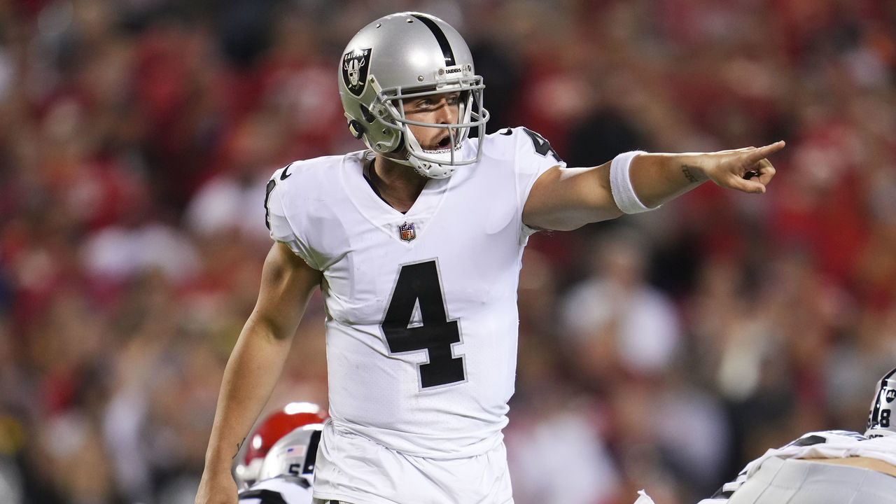 KANSAS CITY, MO - OCTOBER 10: Derek Carr #4 of the Las Vegas Raiders points down the line of scrimmage against the Kansas City Chiefs at GEHA Field at Arrowhead Stadium on October 10, 2022 in Kansas City, Missouri.