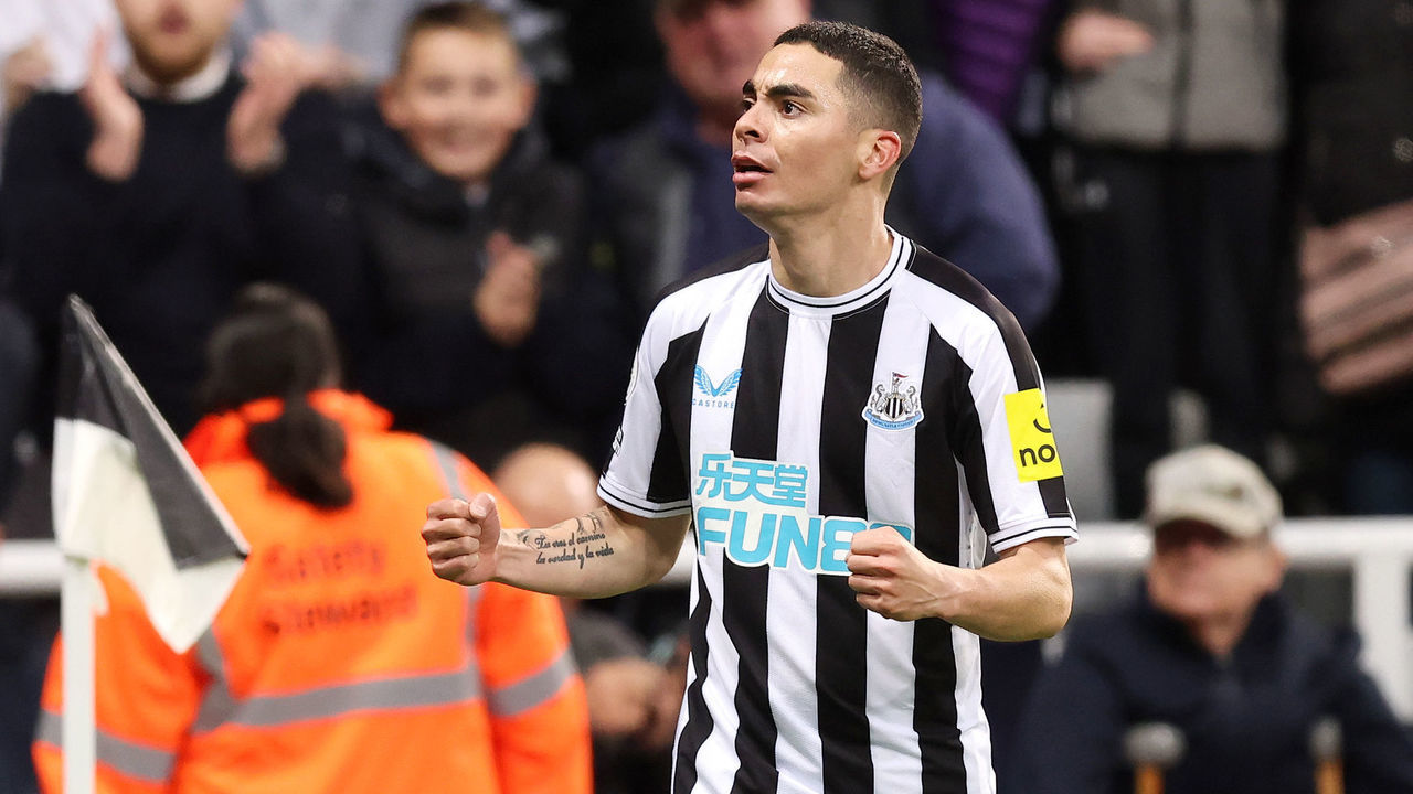 NEWCASTLE UPON TYNE, ENGLAND - OCTOBER 19: Miguel Almiron of Newcastle United celebrates scoring their side's first goal during the Premier League match between Newcastle United and Everton FC at St. James Park on October 19, 2022 in Newcastle upon Tyne, England.