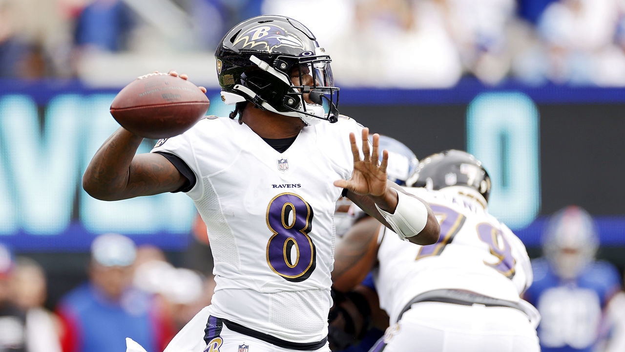EAST RUTHERFORD, NEW JERSEY - OCTOBER 16: Lamar Jackson #8 of the Baltimore Ravens throws the ball during the first quarter against the New York Giants at MetLife Stadium on October 16, 2022 in East Rutherford, New Jersey.