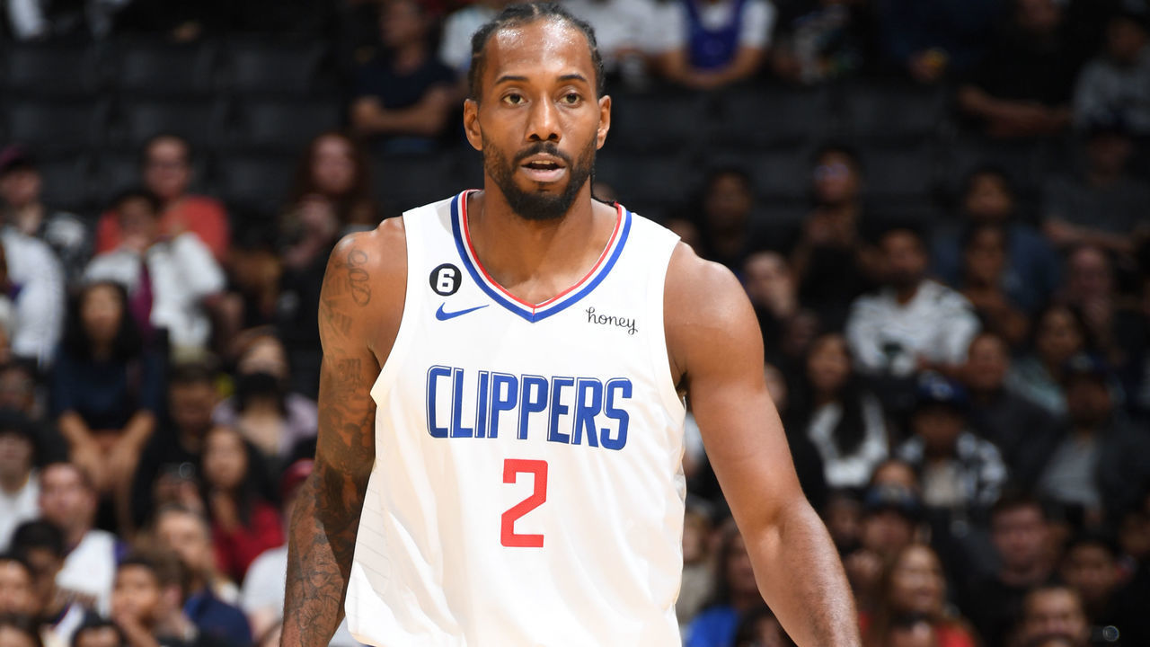LOS ANGELES, CA - OCTOBER 9: Kawhi Leonard #2 of the LA Clippers looks on during a preseason game against the Minnesota Timberwolves on October 9, 2022 at Crypto.com Arena in Los Angeles, California. NOTE TO USER: User expressly acknowledges and agrees that, by downloading and/or using this Photograph, user is consenting to the terms and conditions of the Getty Images License Agreement. Mandatory Copyright Notice: Copyright 2022 NBAE