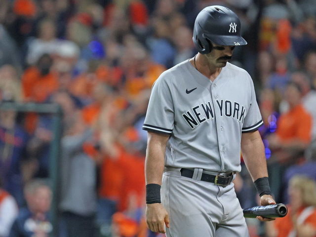 Josh Donaldson of the New York Yankees jogs to the dugout after News  Photo - Getty Images