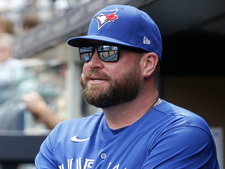 Toronto Blue Jays manager John Schneider saves woman from choking