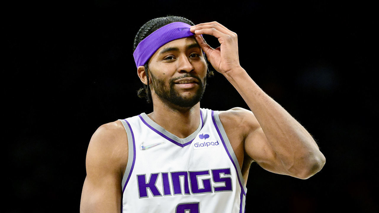 NEW YORK, NEW YORK - FEBRUARY 14: Maurice Harkless #8 of the Sacramento Kings reacts during the game against the Brooklyn Nets at Barclays Center on February 14, 2022 in New York City.