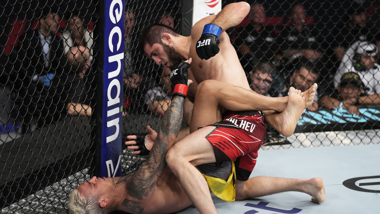 ABU DHABI, UNITED ARAB EMIRATES - OCTOBER 22: (R-L) Islam Makhachev of Russia battles Charles Oliveira of Brazil in their UFC lightweight championship fight during the UFC 280 event at Etihad Arena on October 22, 2022 in Abu Dhabi, United Arab Emirates.