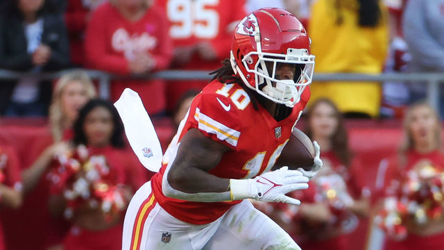 KANSAS CITY, MO - OCTOBER 16: Kansas City Chiefs running back Isiah Pacheco (10) runs after the catch in the second quarter of an NFL game between the Buffalo Bills and Kansas City Chiefs on October 16, 2022 at GEHA Field at Arrowhead Stadium in Kansas City, MO. Photo by Scott Winters/Icon Sportswire via Getty Images)
