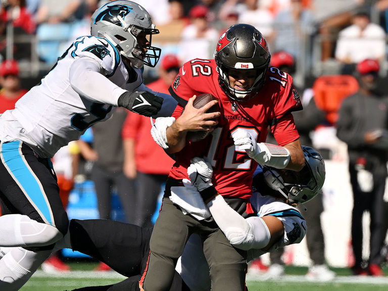 Panthers stun Brady, Bucs 21-3 as Tampa Bay drops below .500