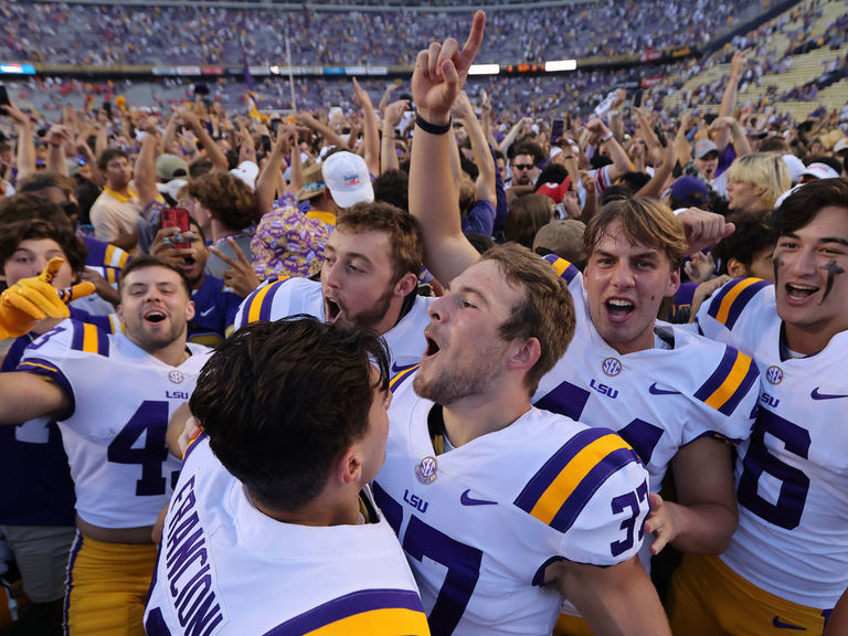 Sec Fines Lsu 250k For Fans Storming Field After Win Vs Ole Miss