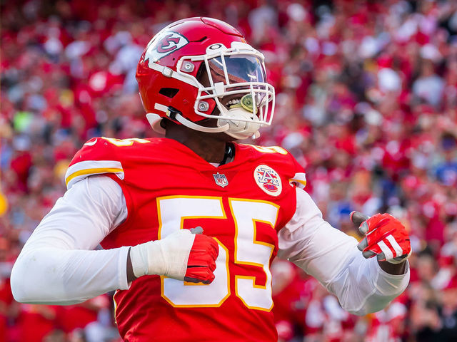 REPORTS: Chiefs restructure Frank Clark's contract to keep him on the squad