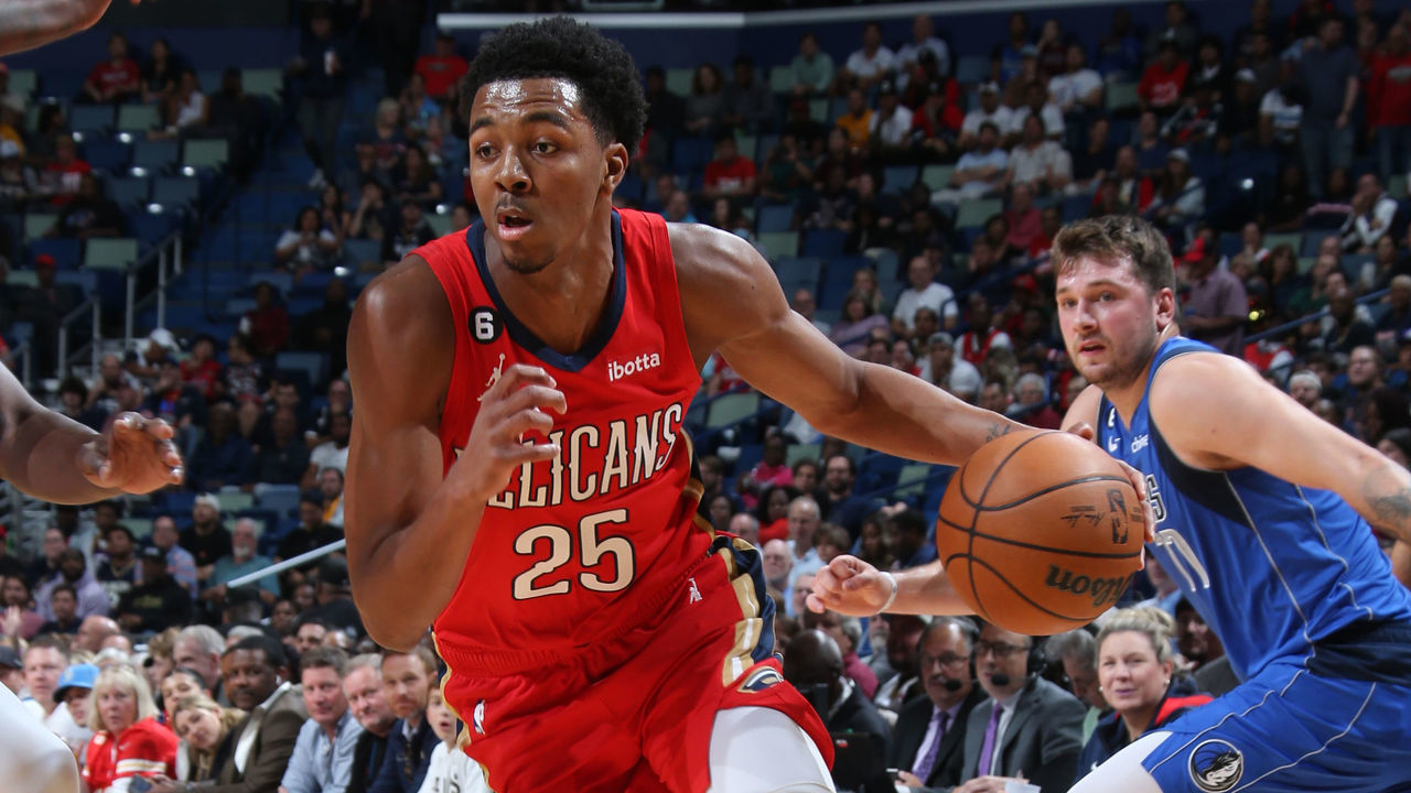 NEW ORLEANS, LA - OCTOBER 25: Trey Murphy III #25 of the New Orleans Pelicans drives to the basket during the game against the Dallas Mavericks on October 25, 2022 at the Smoothie King Center in New Orleans, Louisiana. Mandatory Copyright Notice: Copyright 2022 NBAE