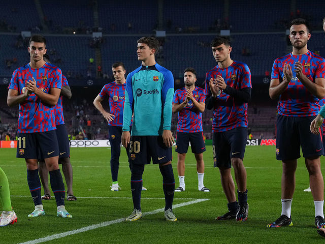 Barcelona suffer early Champions League exit for 2nd straight season | theScore.com