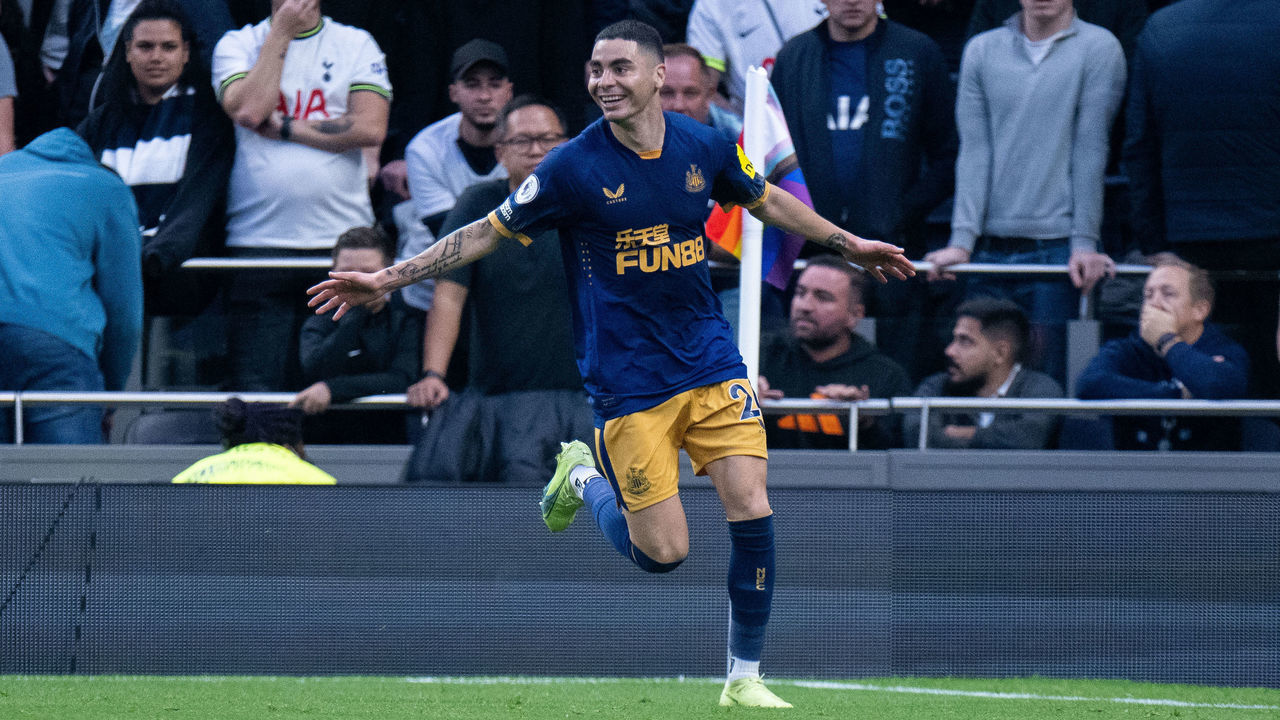 LONDON, ENGLAND - OCTOBER 23: Miguel Almiron of Newcastle United celebrates after scoring goal during the Premier League match between Tottenham Hotspur and Newcastle United at Tottenham Hotspur Stadium on October 23, 2022 in London, United Kingdom.