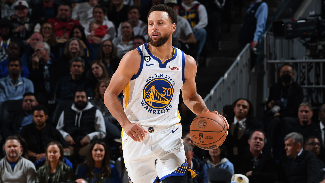 SAN FRANCISCO, CA - OCTOBER 27: Stephen Curry #30 of the Golden State Warriors handles the ball during the game against the Miami Heat on October 27, 2022 at Chase Center in San Francisco, California. NOTE TO USER: User expressly acknowledges and agrees that, by downloading and or using this photograph, user is consenting to the terms and conditions of Getty Images License Agreement. Mandatory Copyright Notice: Copyright 2022 NBAE