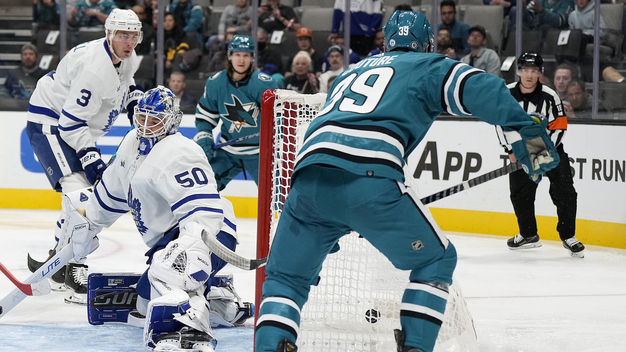 SAN JOSE, CALIFORNIA - OCTOBER 27: Logan Couture #39 of the San Jose Sharks scores his second goal of the night getting his shot past goalie Erik Kallgren #50 of the Toronto Maple Leafs during the second period of an NHL hockey game at SAP Center on October 27, 2022 in San Jose, California.