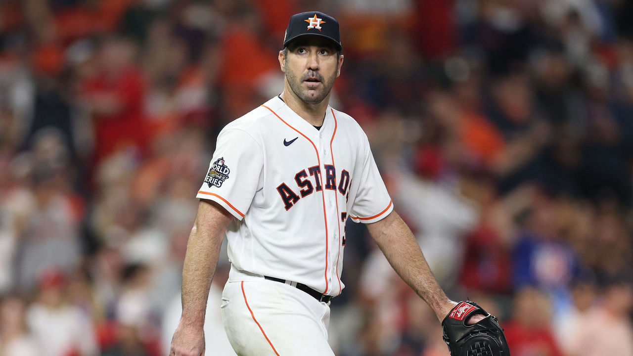 HOUSTON, TEXAS - OCTOBER 28: Justin Verlander #35 of the Houston Astros reacts after giving up runs in the fifth inning against the Philadelphia Phillies in Game One of the 2022 World Series at Minute Maid Park on October 28, 2022 in Houston, Texas.