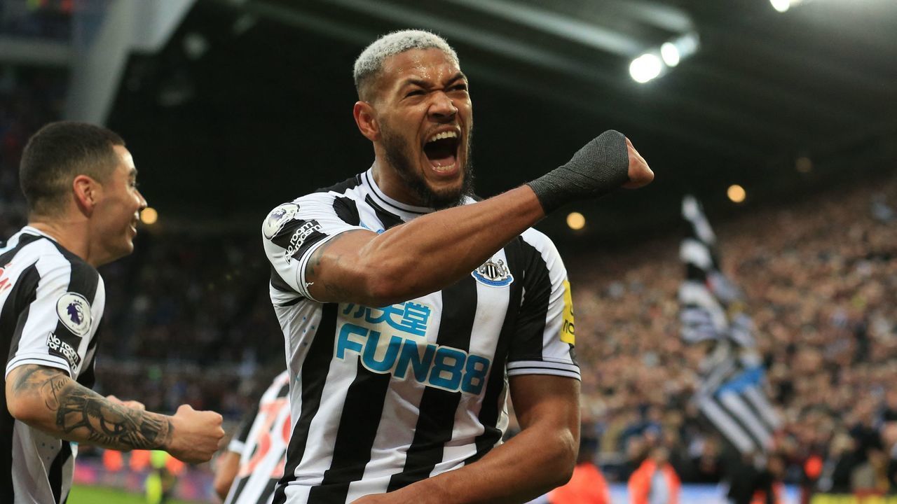 Newcastle United's Brazilian striker Joelinton (centre right) celebrates after scoring their third goal during the English Premier League football match between Newcastle United and Aston Villa at St James' Park in Newcastle-upon-Tyne, north east England on October 29, 2022. - RESTRICTED TO EDITORIAL USE. No use with unauthorized audio, video, data, fixture lists, club/league logos or 'live' services. Online in-match use limited to 120 images. An additional 40 images may be used in extra time. No video emulation. Social media in-match use limited to 120 images. An additional 40 images may be used in extra time. No use in betting publications, games or single club/league/player publications.