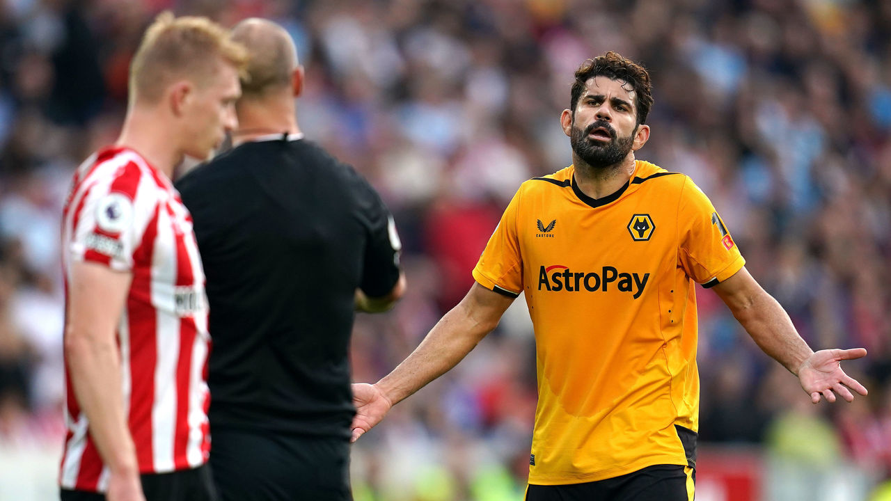 Costa sent off as Wolverhampton draw at Brentford | theScore.com