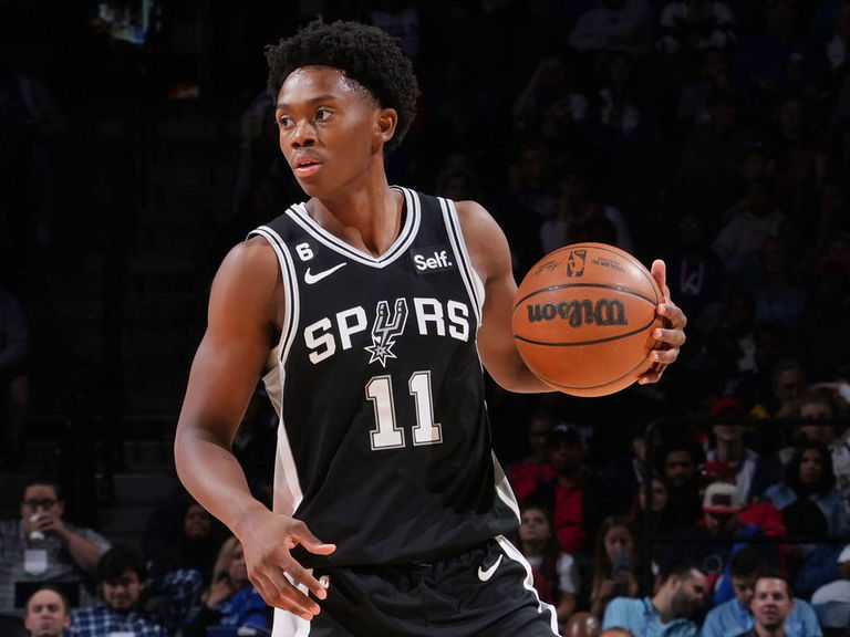 Report: Spurs' Primo waived after allegedly exposing himself to women