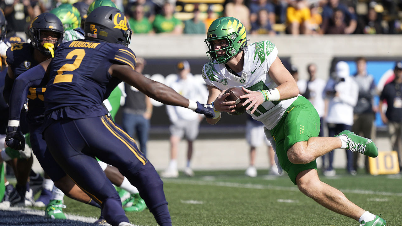Nix accounts for 6 TDs in No. 8 Oregon's win over Cal | theScore.com