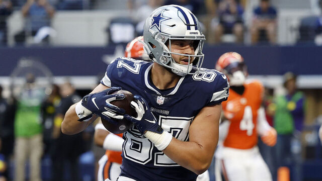 ARLINGTON, TEXAS - OCTOBER 30: Jake Ferguson #87 of the Dallas Cowboys catches a touchdown pass against the Chicago Bears during the second quarter at AT&T Stadium on October 30, 2022 in Arlington, Texas.