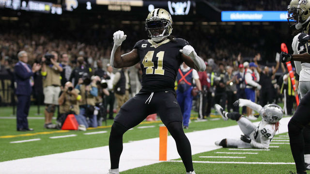 NEW ORLEANS, LOUISIANA - OCTOBER 30: Alvin Kamara #41 of the New Orleans Saints celebrates a touchdown in the third quarter of a game against the Las Vegas Raiders at Caesars Superdome on October 30, 2022 in New Orleans, Louisiana.