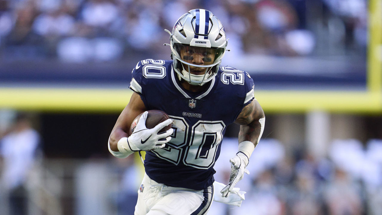 ARLINGTON, TX - OCTOBER 30: Tony Pollard #20 of the Dallas Cowboys runs with the ball against the Chicago Bears during the first half at AT&T Stadium on October 30, 2022 in Arlington, Texas.