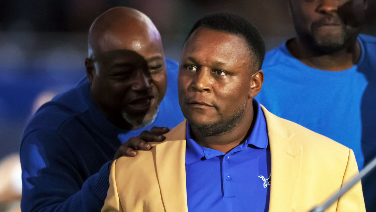 Detroit Lions announce Pro Football Hall of Fame running back Barry Sanders  will receive a statue at Ford Field