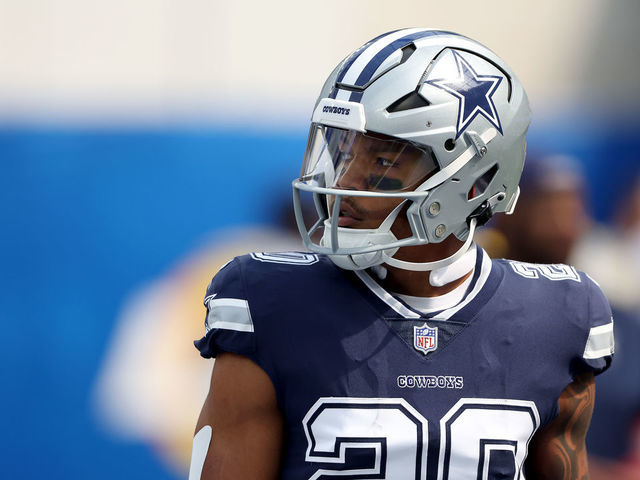 A detail of Dallas Cowboys running back Tony Pollard (20)'s helmet