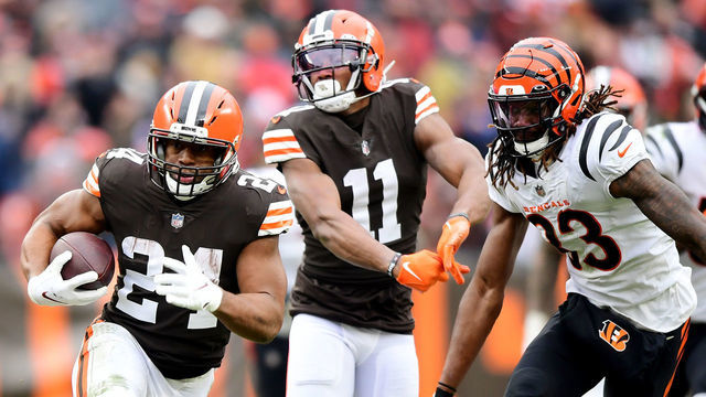 CLEVELAND, OHIO - JANUARY 09: Nick Chubb #24 of the Cleveland Browns carries the ball during a game between the Cincinnati Bengals and Cleveland Browns at FirstEnergy Stadium on January 09, 2022 in Cleveland, Ohio.