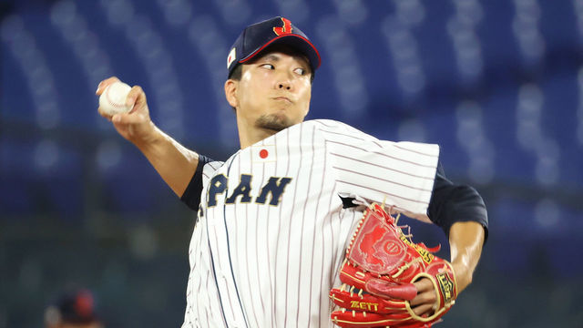 YOKOHAMA, JAPAN - AUGUST 07: Pitcher Kodai Senga #21 of Team Japan throws in the sixth inning against Team United States during the gold medal game between Team United States and Team Japan on day fifteen of the Tokyo 2020 Olympic Games at Yokohama Baseball Stadium on August 07, 2021 in Yokohama, Kanagawa, Japan.