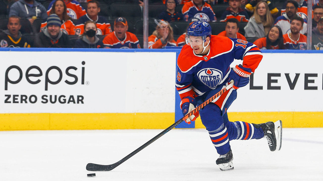 EDMONTON, AB - OCTOBER 24 Edmonton Oilers Right Wing Zach Hyman (18) races in on a break aways in the first period during the Edmonton Oilers game versus the Pittsburg Penguins on October 24, 2022 at Rogers Place in Edmonton, AB.